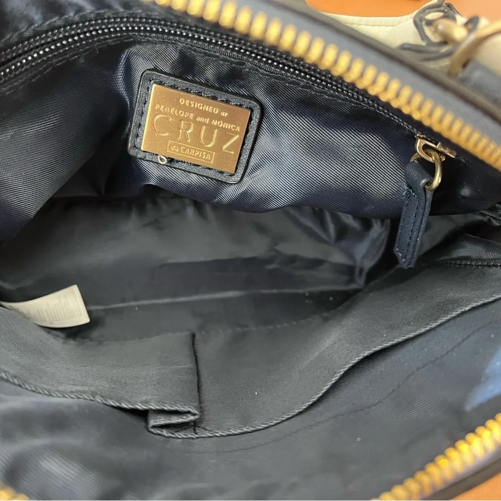 Carpisa Cruz Collection Handbag - Picture 6 of 10